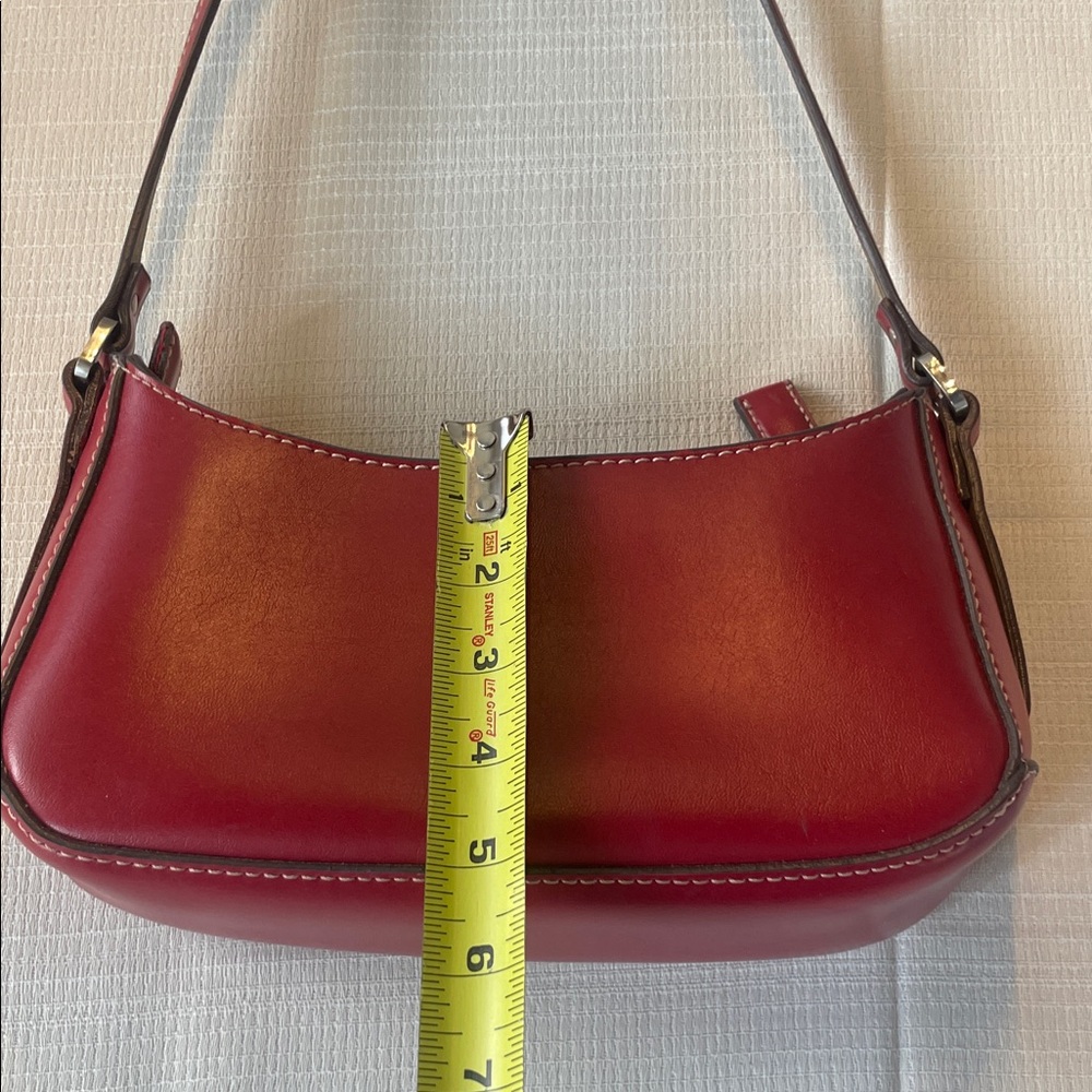 Classic Red Leather Shoulder Bag - Picture 4 of 11